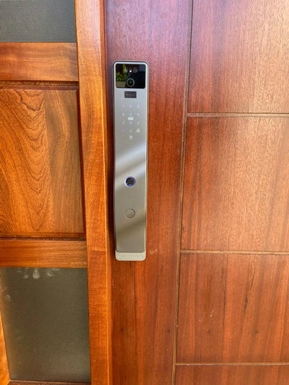 Serrure électronique connectée noire F17 Face ID avec installation et configuration gratuites partout au Maroc : Casablanca, Rabat, Marrakech, Fès, Tanger et Agadir. Application Tuya / SmartLife.