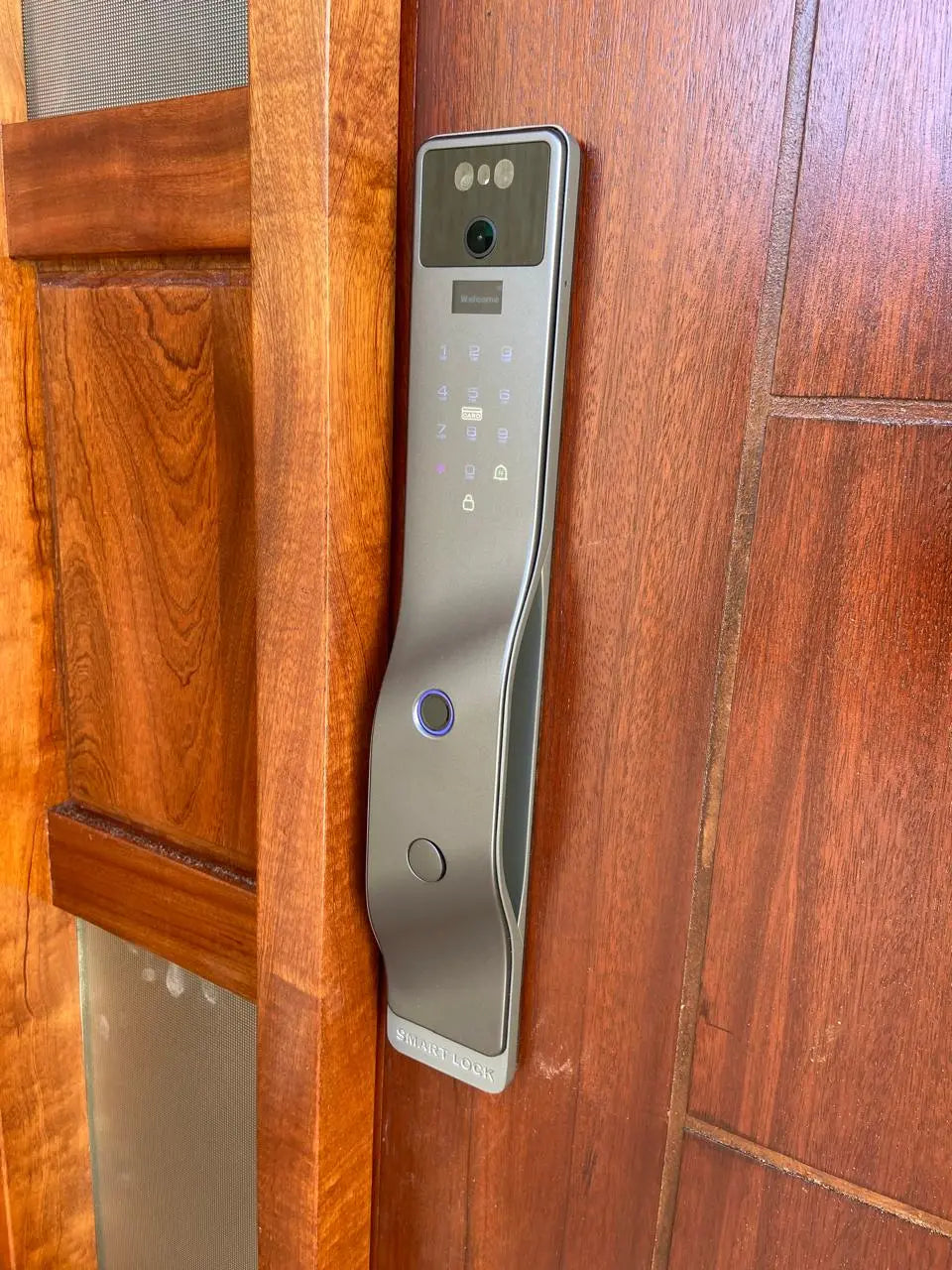 Serrure électronique connectée noire F17 Face ID avec installation et configuration gratuites partout au Maroc : Casablanca, Rabat, Marrakech, Fès, Tanger et Agadir. Application Tuya / SmartLife.