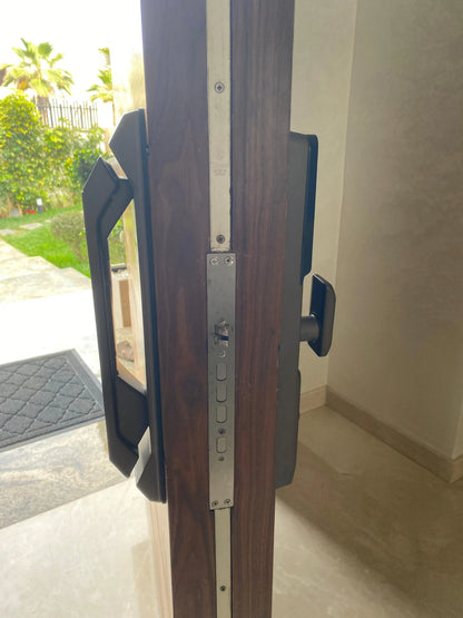 Serrure intelligente bronze F15 Face ID avec installation et configuration gratuites au Maroc, notamment à Casablanca, Rabat, Marrakech, Fès, Tanger et Agadir. Fonctionne avec Tuya ou SmartLife.
