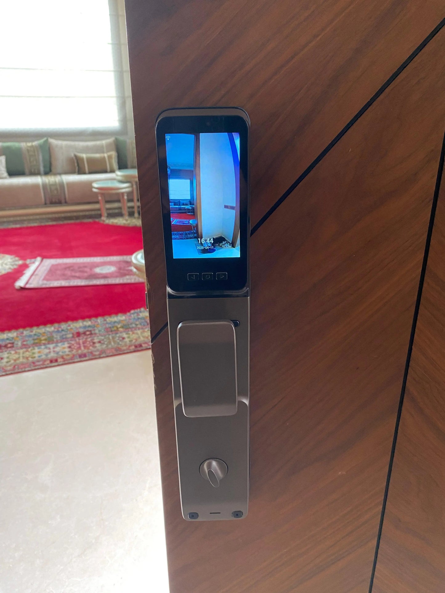 Serrure intelligente connectée bronze F15 Face ID au Maroc avec installation et configuration gratuites à Casablanca, Rabat, Marrakech, Fès, Tanger et Agadir, compatible Tuya et SmartLife.