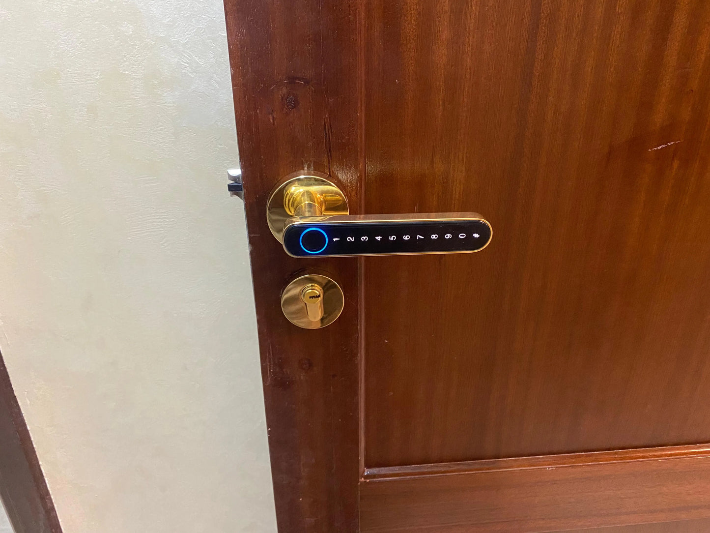 Serrure intelligente connectée H6S Gold au Maroc avec installation gratuite à Casablanca, Rabat, Marrakech et Agadir.